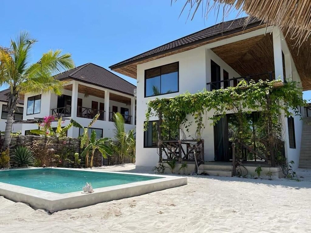 SAND BEACH PALM RESIDENCE view 2