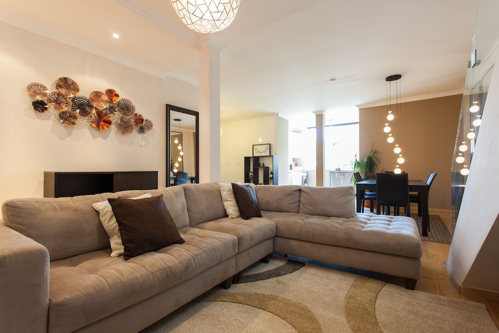 Liberty Penthouse Three-Bedroom Apartment - by LU Holidays