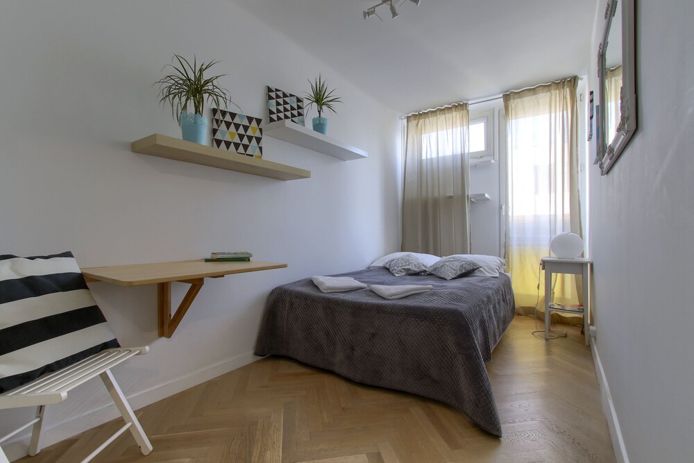 UNIT Short Rent Apartment by Warsaw Metro Station