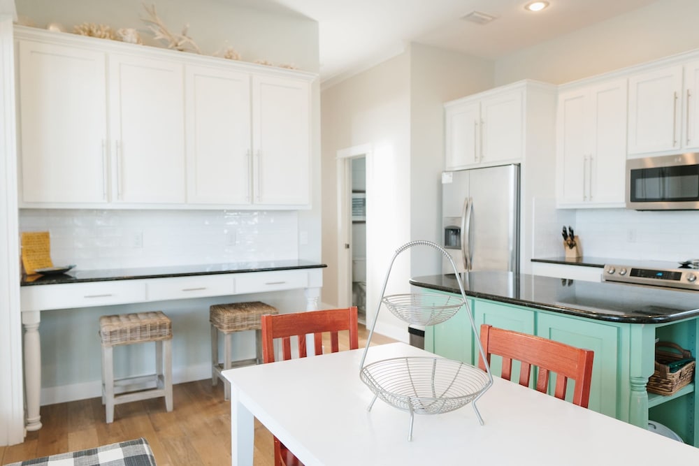 30A Seaclusion by Avantstay Walk to Beach Pool