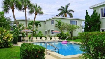 Palm Cay 9 1 Bedroom Condo by RedAwning