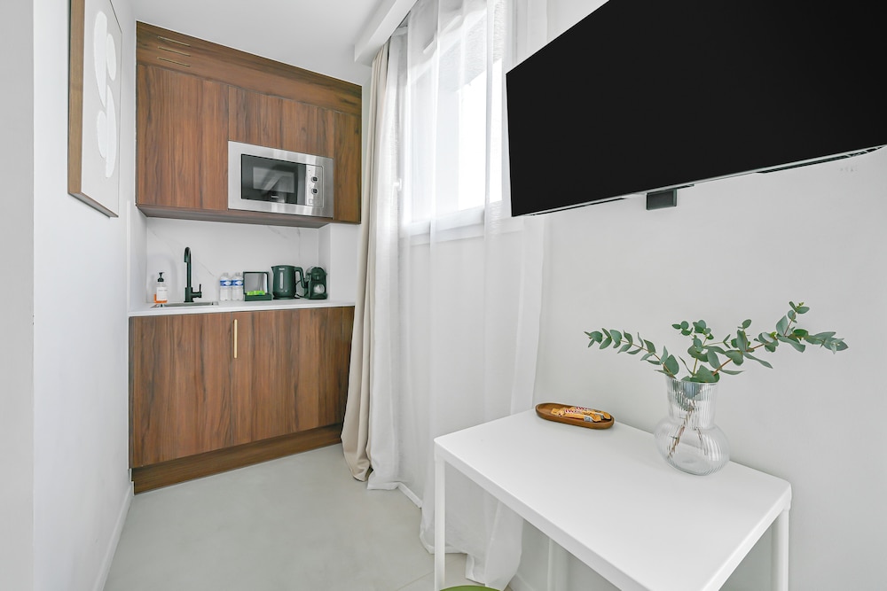 JIJI Suites