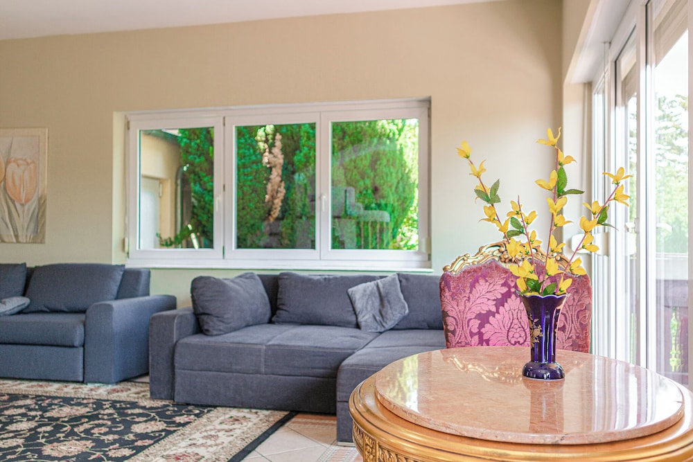 Luxury Garden Villa Sleeps 16 Guests