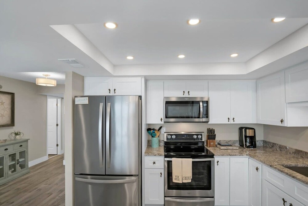 Oceanfront Pool Beach Gear Tennis Smart TVs