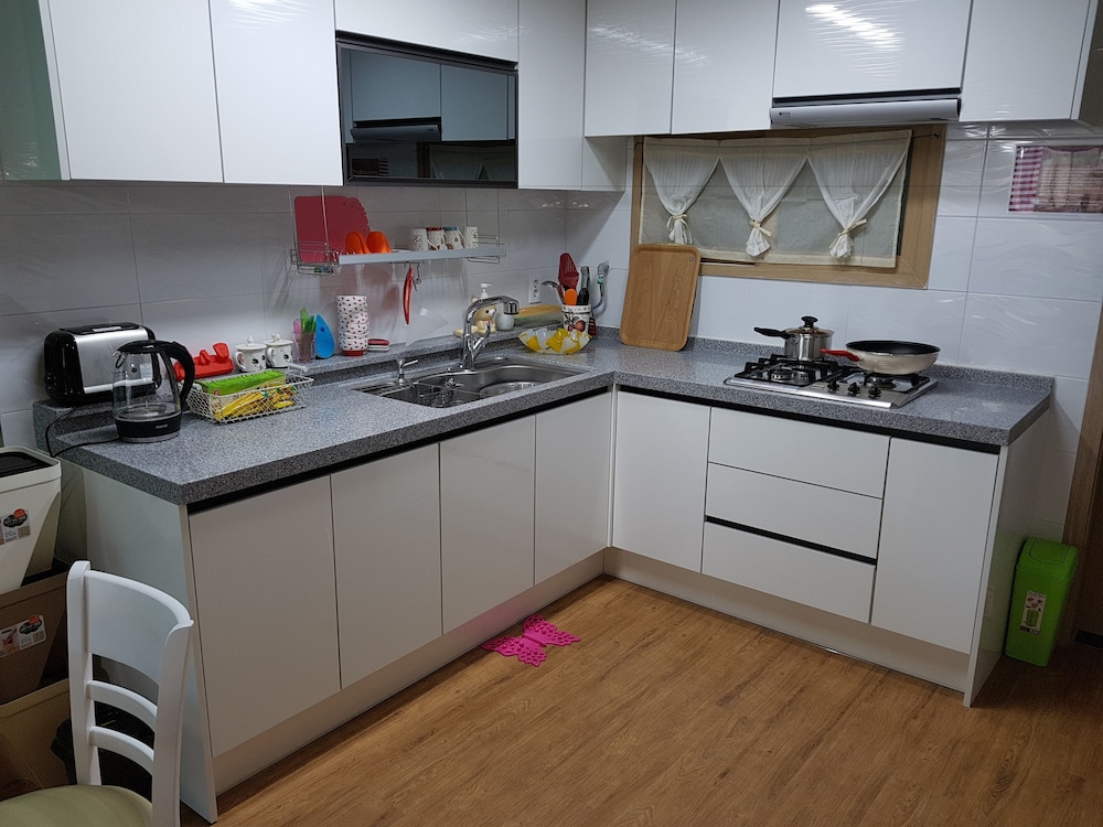 Buzz Guest House - Hostel