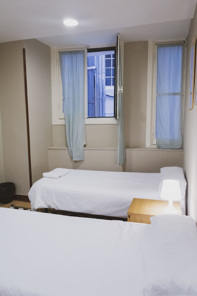 San Sebastian Vacations - Urban House Hostel - Property Image 1