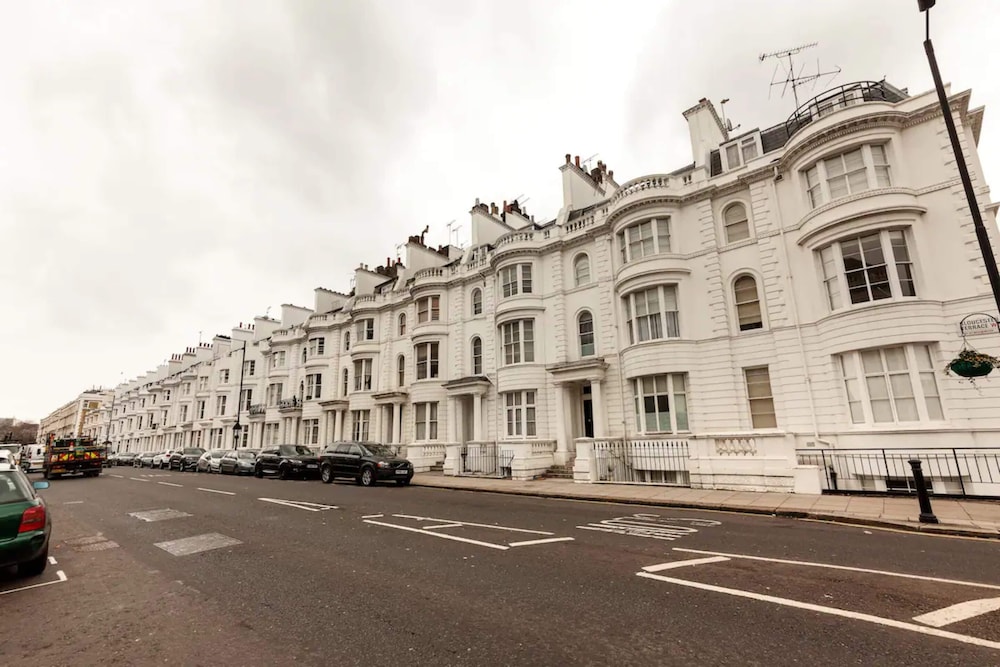 Lovely 1 Bedroom With Patio - 10 Mins From Hyde Park