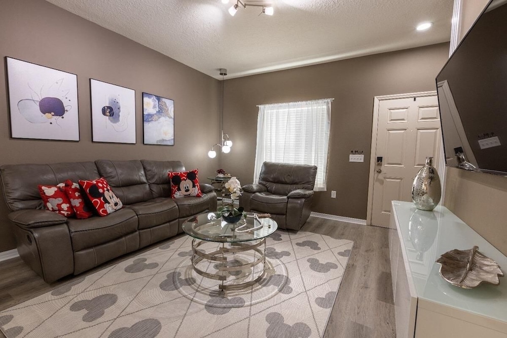 8984 SD - Serene Lucaya Retreat
