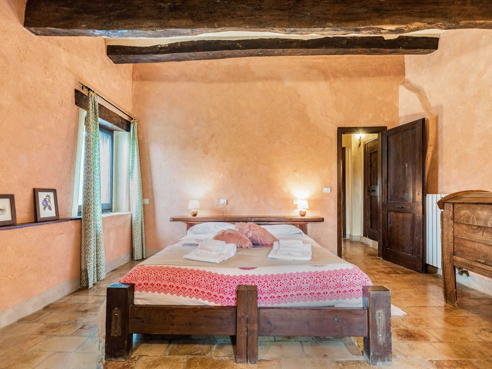 Cozy Cottage With Pool in Assisi view 4