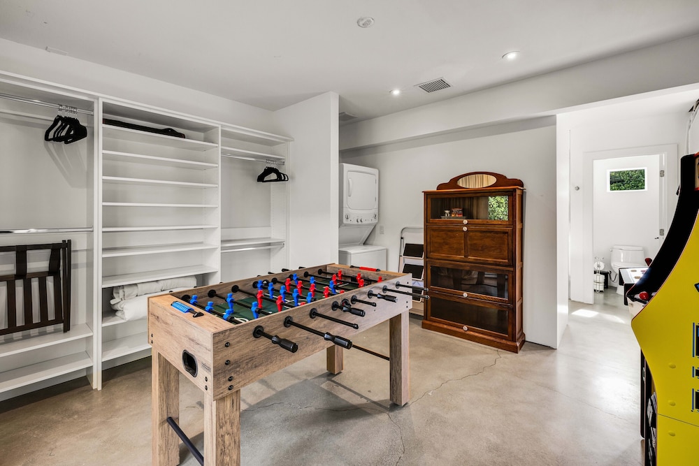 Mid-Century Elegance & Fun in Tahquitz River Estates
