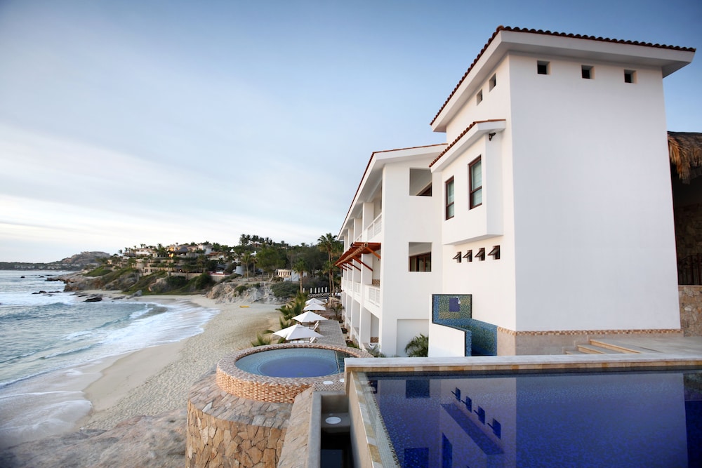 Hotel Cabo Surf Hotel & Spa - Image 1