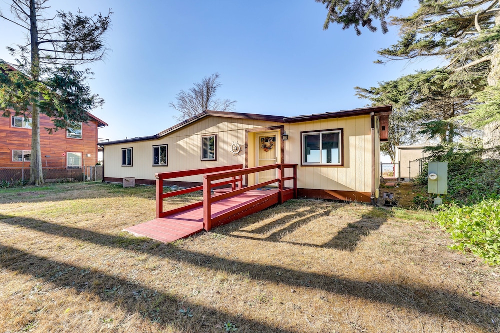 Oceanfront Port Angeles Home w/ Yard & Views! view 3