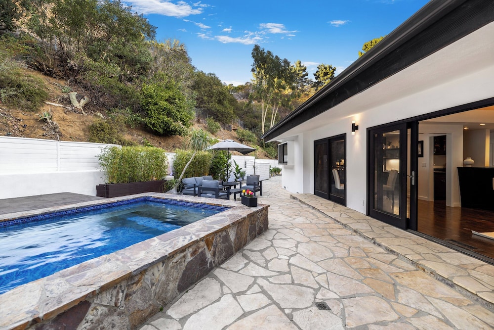Shirley Lane- Elegant Mid-century Oasis With Pool & Canyon Views