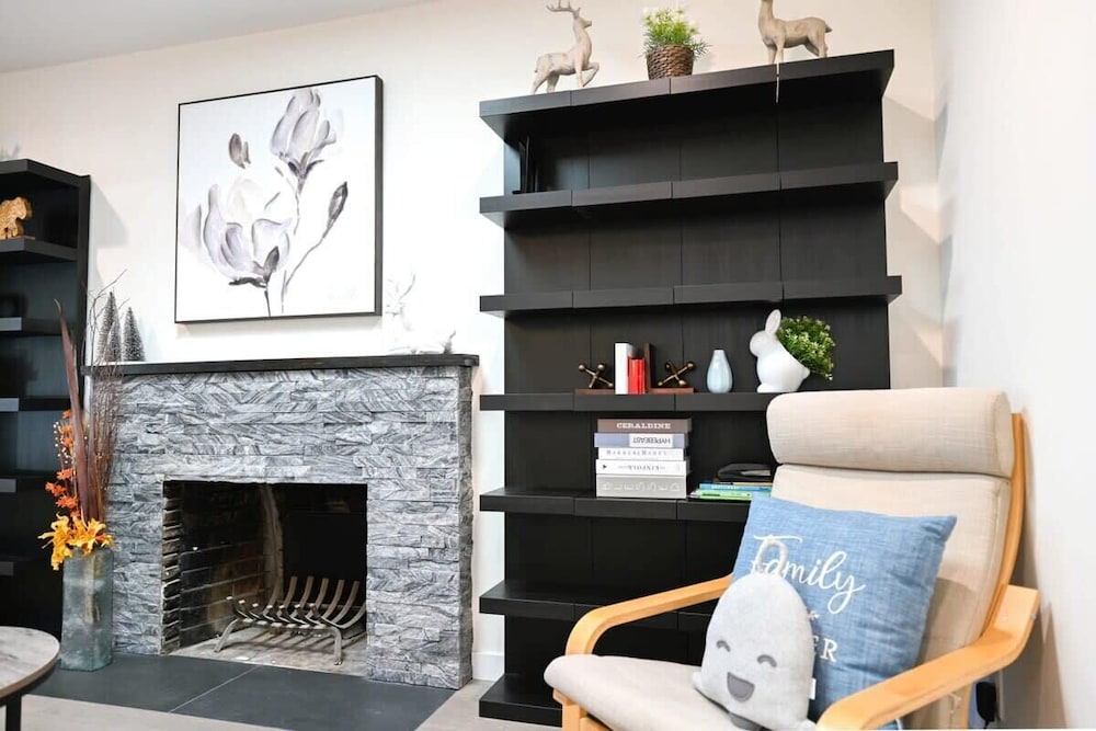 @ Marbella Lane - Exquisite Home 3BR