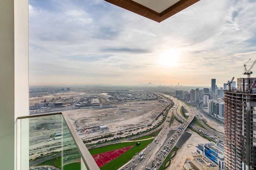 Sky Premium 1BR Duplex with city view