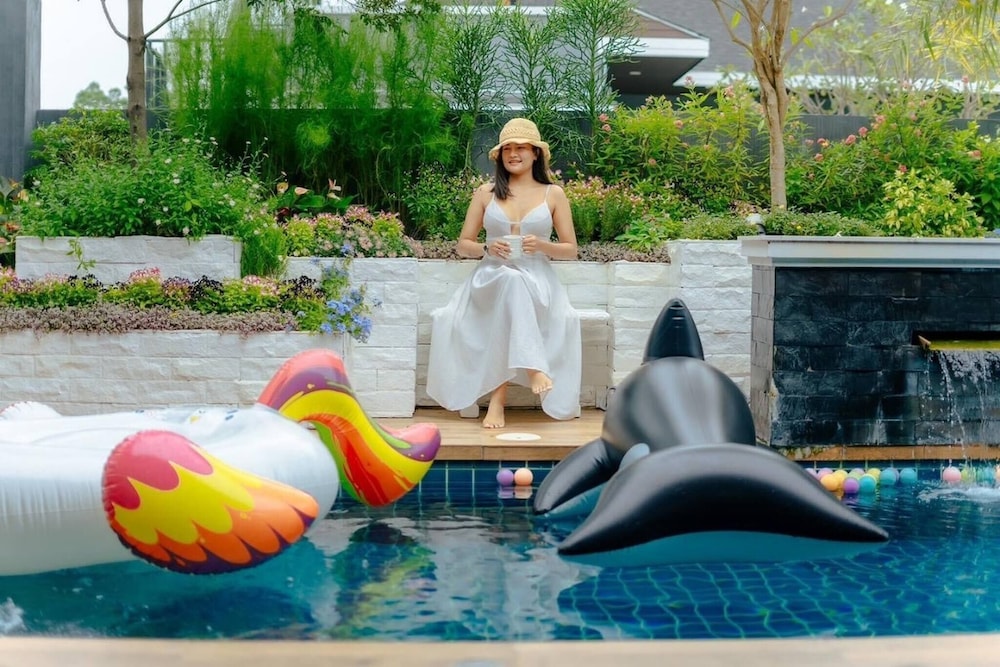 Orange Private Pool Villa, Near Cham Am Beach