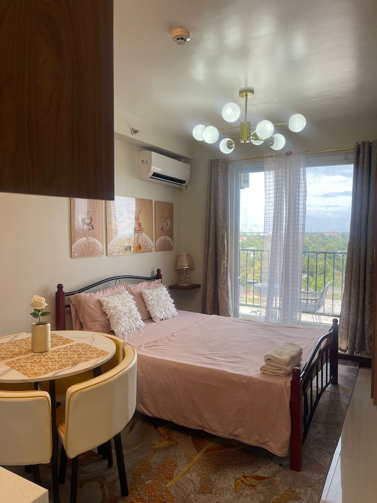Room in Studio - Luxury Condo-sea View- Near Beach