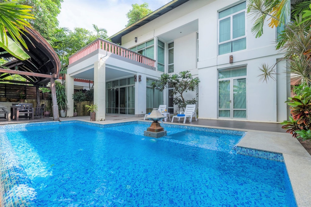 Tropical Garden Paradise Villa