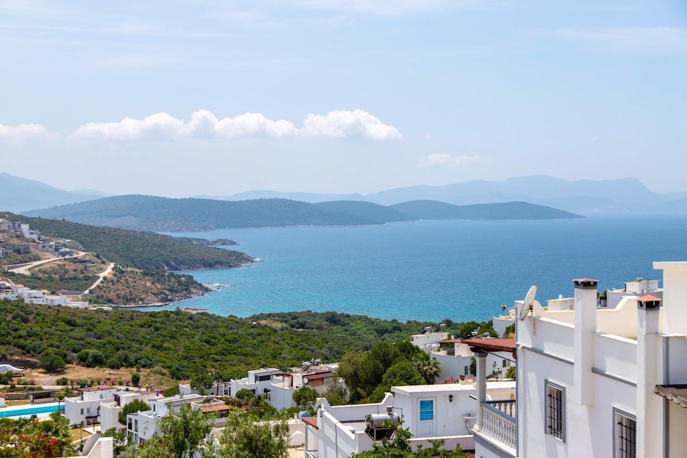 Sea View Cozy House With Private Beach in Bodrum