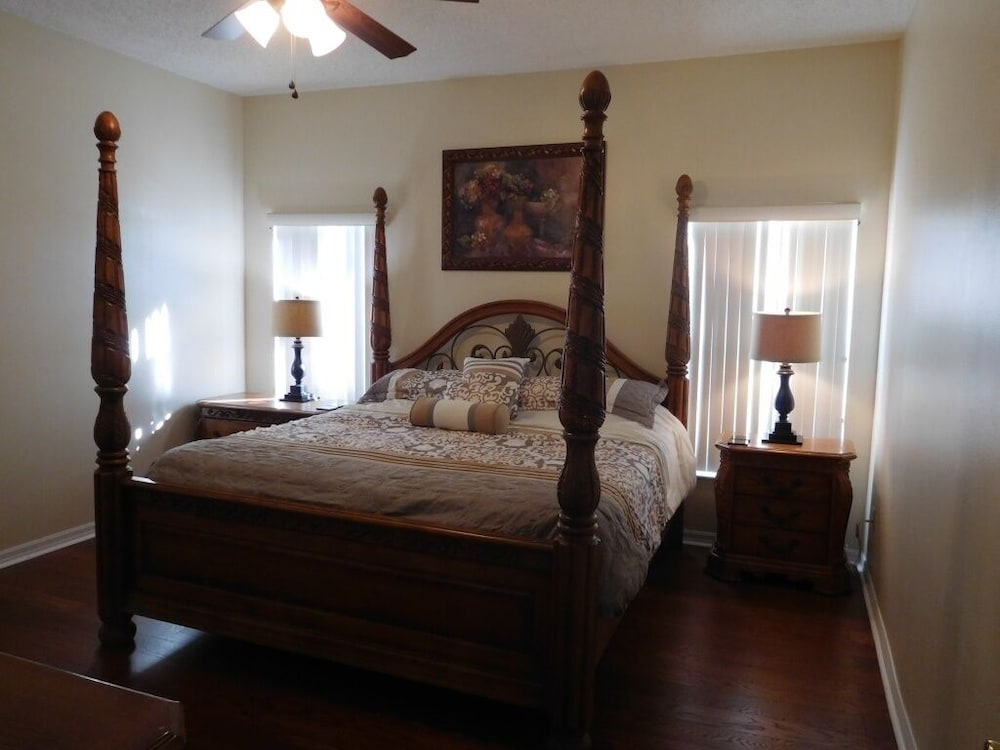 Palm Lake Villa 6 Bedroom Home