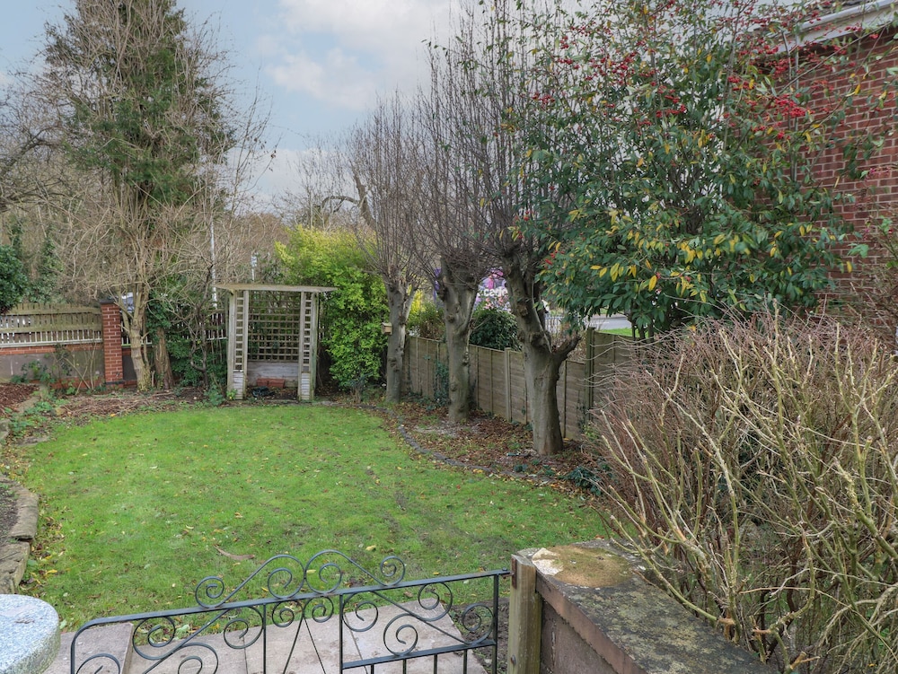 2 Gladstone Avenue