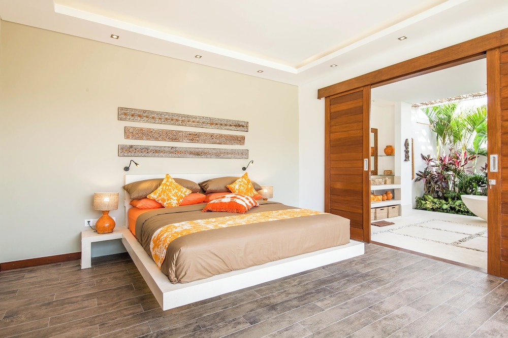 Dreamy 5BR Haven, 200m to Berawa's Blissful Beach