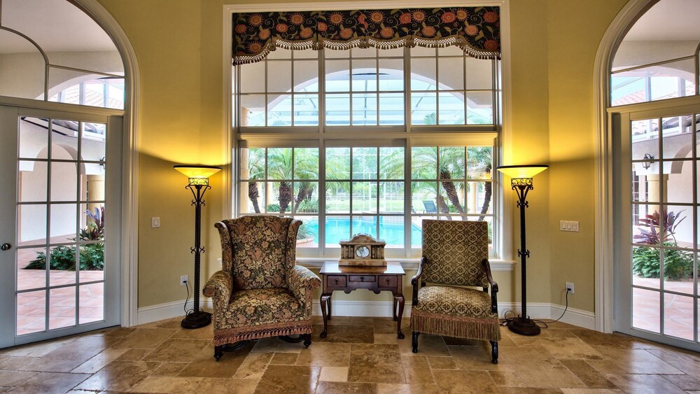 Solterra Vacation Rental: Luxury 3-BR Condo with Lake & Golf Views. Access to Luxury Pool, Hot Tub, and Golf Courses at Lely Resort. Close to Naples Beache