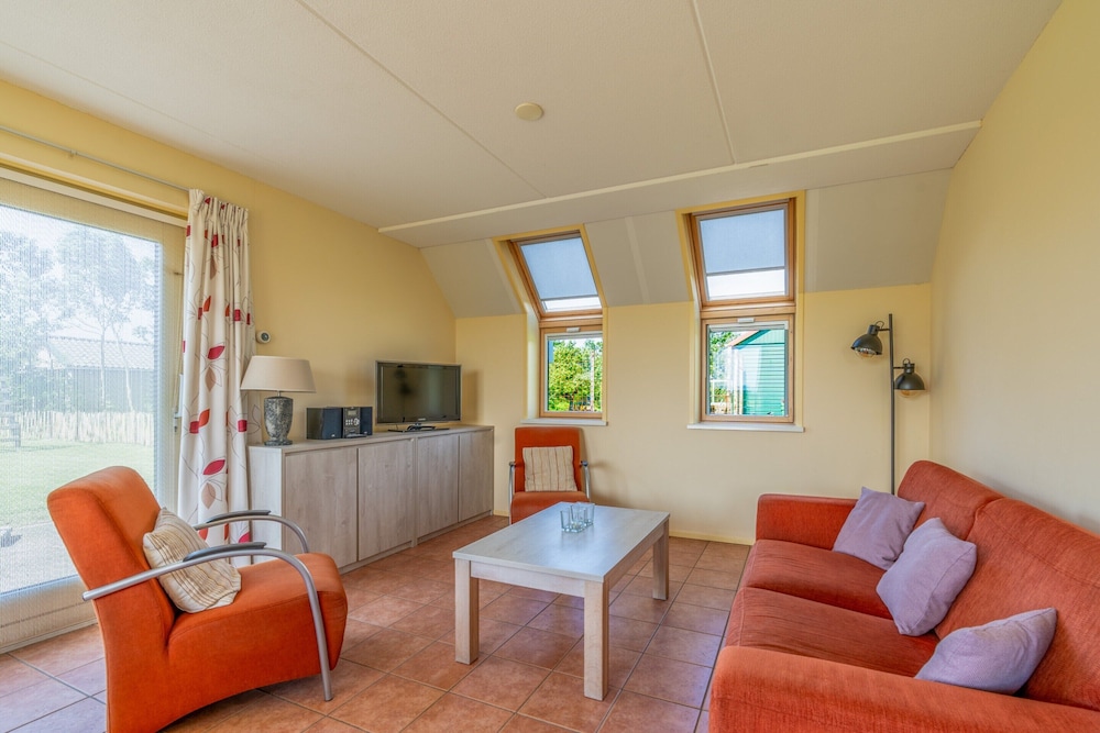 Modern and Attractive 5-person Holiday Home