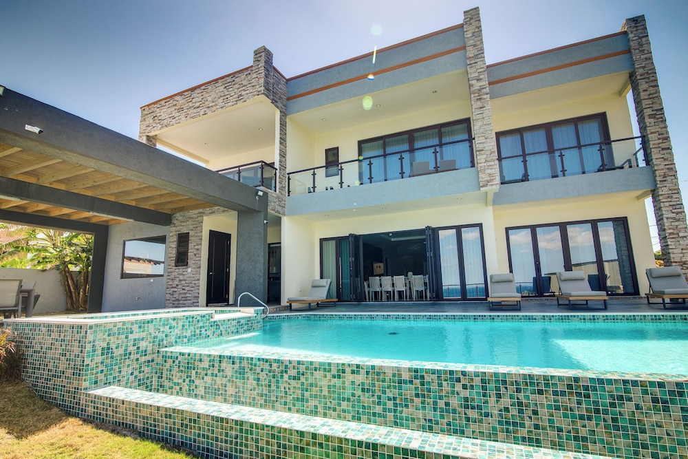 Luxury Oceanfront Villa Fully Staffed