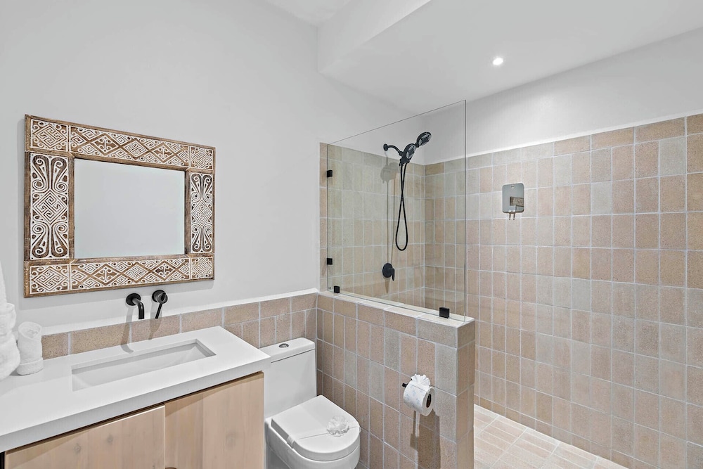 Modern Garden Villa with Private Pool, Outdoor Kitchen & Separate Casita Near Playa Potrero
