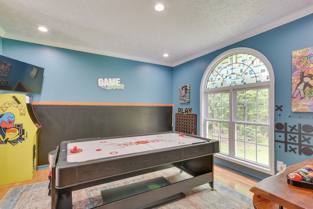 'peacock Landing' in Vass: Game Room & Shared Pool