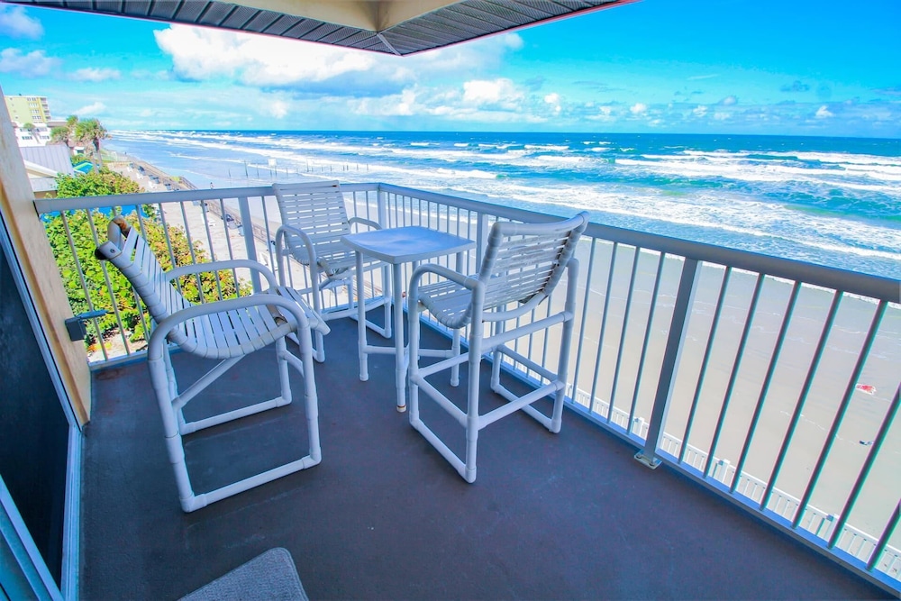 Point East 301