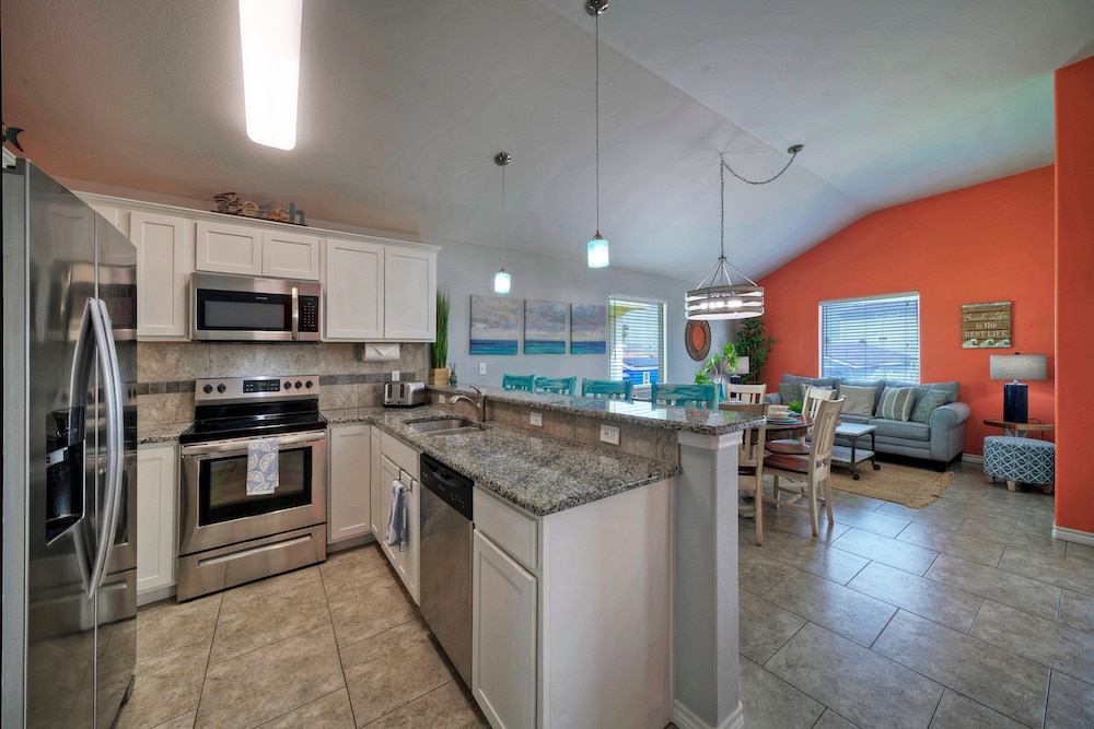 Laid Back Lime by Avantstay Near Beach w Pool Complimentary Pool Warmer