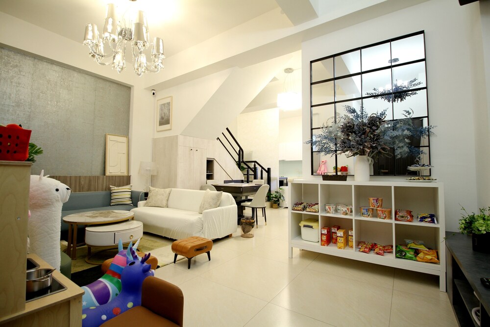 Mooon House