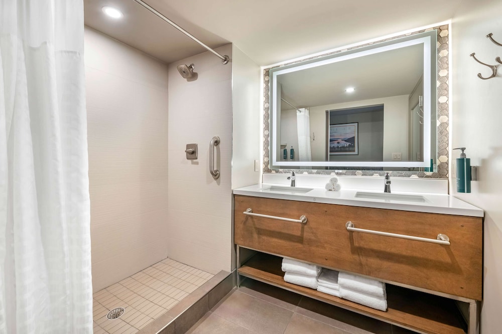San Francisco Vacations - Hilton Vacation Club Tahoe Seasons Lake Tahoe - Property Image 4