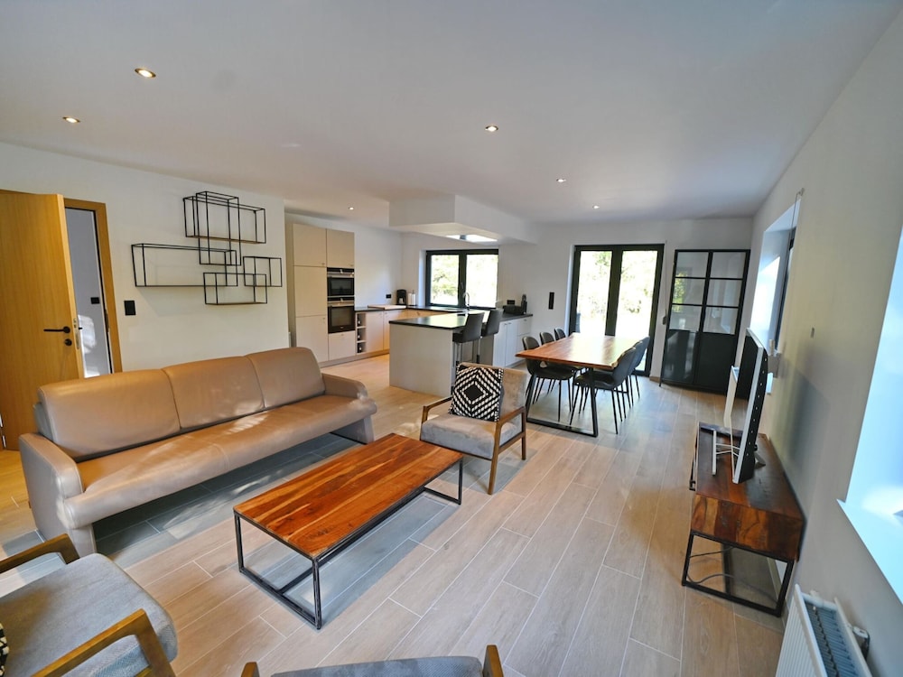 Chalet Near Durbuy With Forest & Hot Tub