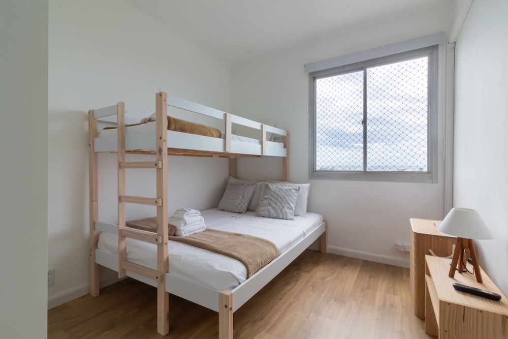 Your Complete Retreat in Barra da Tijuca Av702