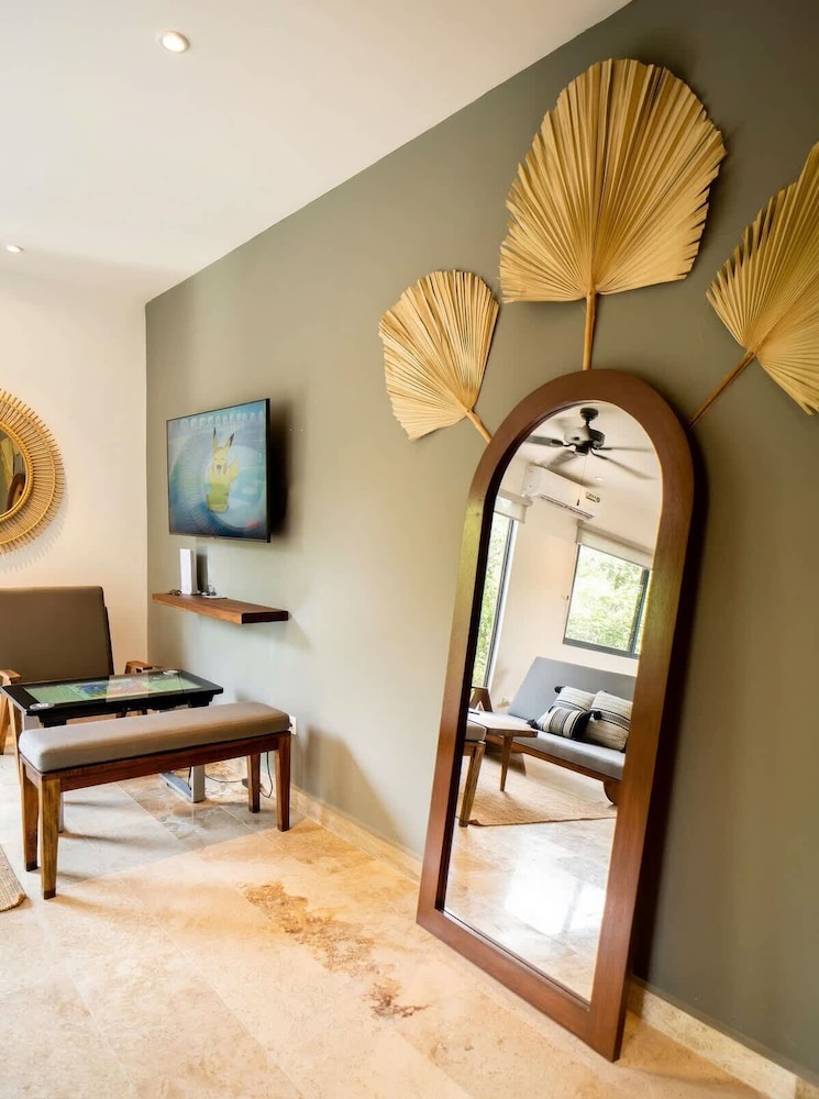 Prime Location 2 BR Apartment With Natural Ligthed & LX Amenities by Waves Management