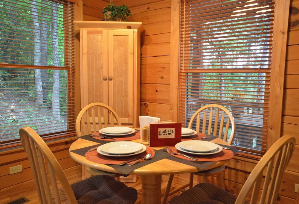 Soaring Eagle 1 Bedroom Cabin by Redawning