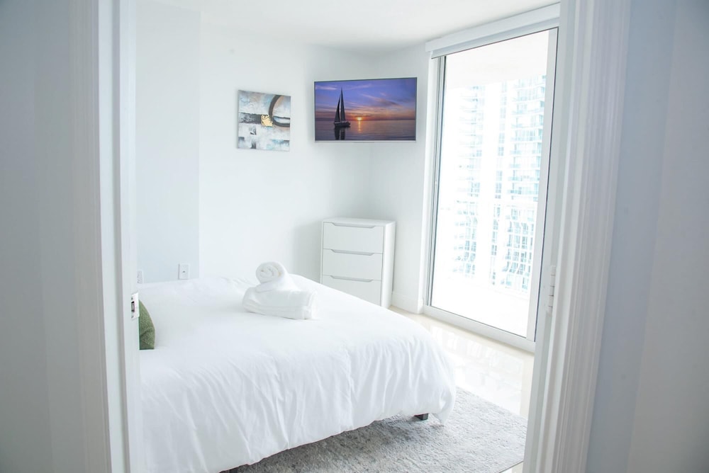 Modern Brickell Condo With Ocean City Views