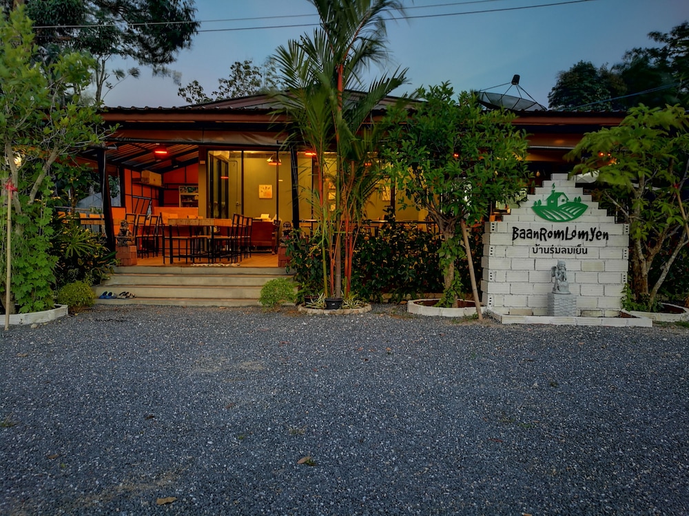 Hotel Baan Rom Lom Yen - Image 1