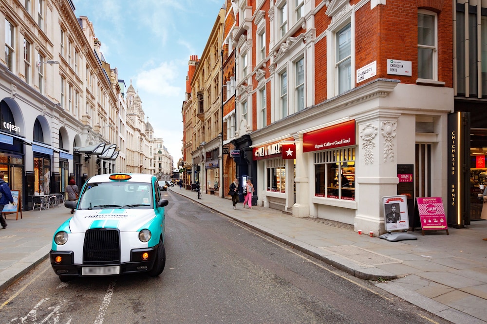 One Bed Serviced Apt near Holborn in Chancery Lane