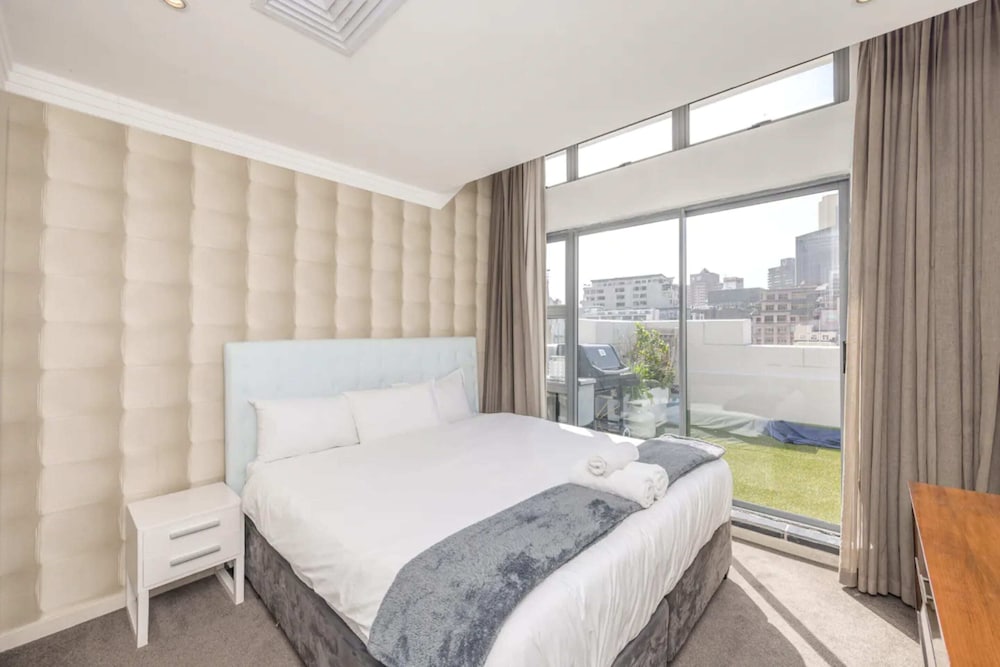 Central and Spacious 1 Bedroom Flat With Swimming Pool view 4