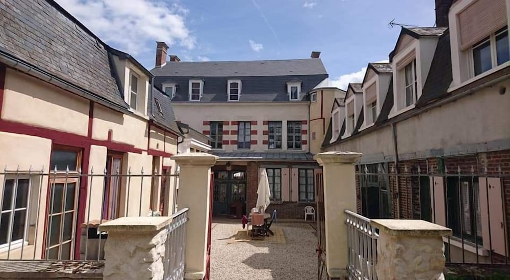 La Vieille France view 3