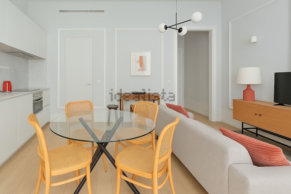 2bed flat with Balcony in Central Lisbon