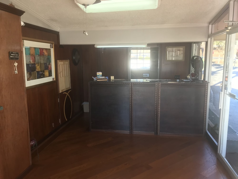 American Inn and Suites