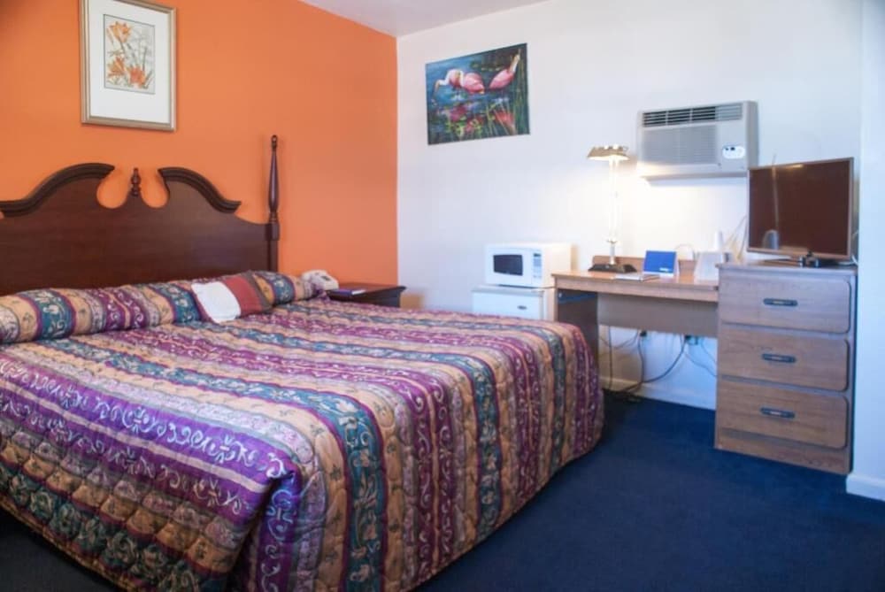 NASSAU HOLIDAY MOTEL