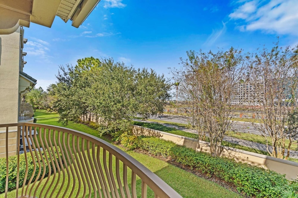 Vista Cay Swanky