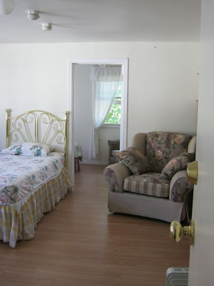 Kelowna Okanagan Lake Hostel