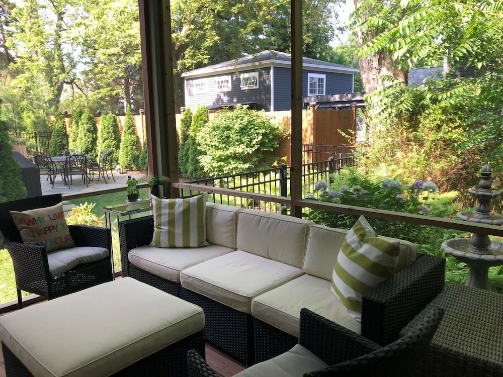 Third Coast Hideaway - Saugatuck - Douglas Downtown Area - Spacious & Spotless